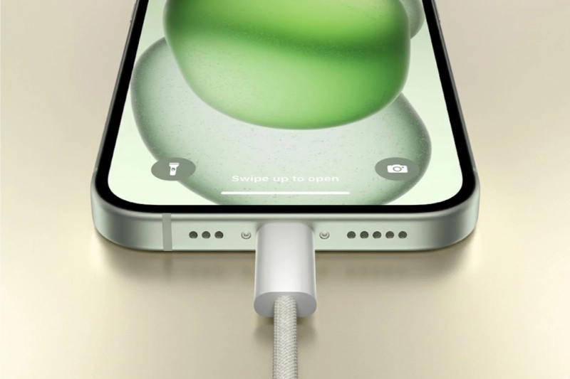 iPhone 15 Plus có thời gan sạc đầy khoảng 1 giờ 45 phút.