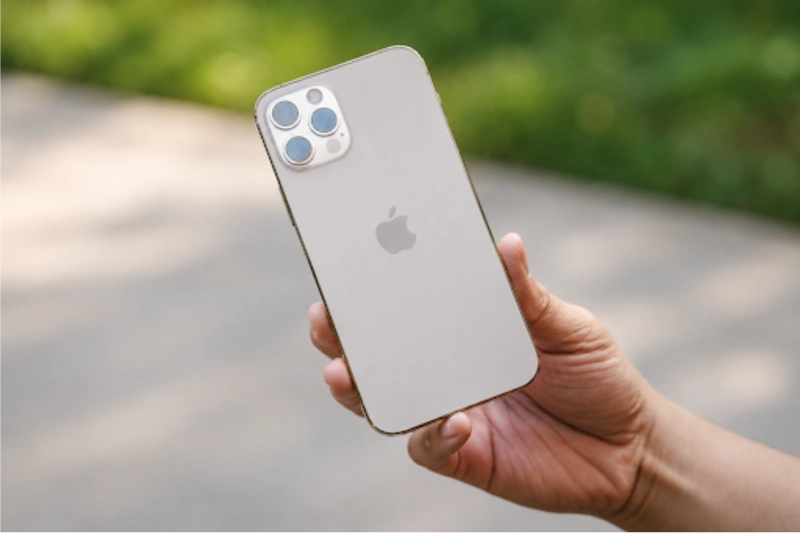 IPhone 12 Pro màu Vàng hợp mệnh gì? Đánh giá chi tiết từ thiết kế đến phong thủy iPhone 12 Pro màu Vàng hợp mệnh gì?