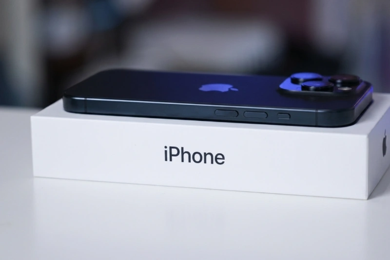 Giá iPhone 15 Pro 128GB chính hãng hiện dao động khoảng 23,5 đến 24,5 triệu đồng