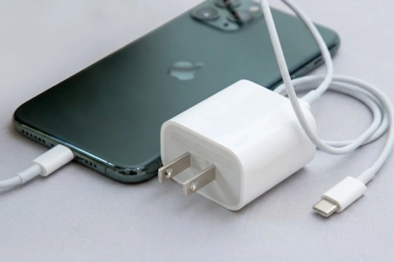 iPjhone 12 trụ vững khoảng 6-7 tiếng onscreen liên tục với các tác vụ hỗn hợp