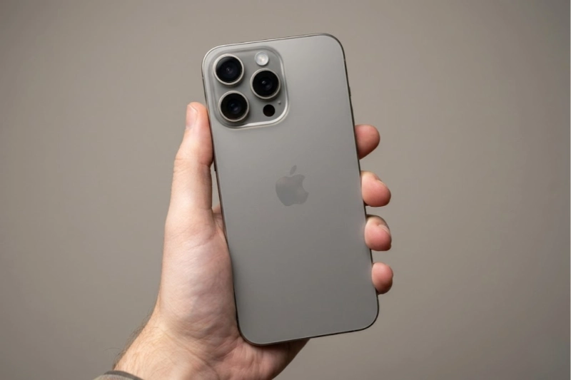 iPhone 15 Pro Titan tự nhiên