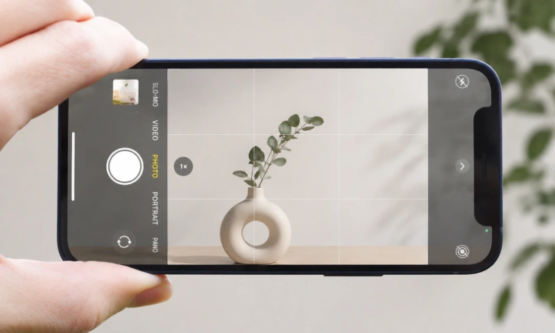 Hệ thống camera kép 12MP trên iPhone 12 mini kế thừa đầy đủ công nghệ xử lý ảnh từ dòng Pro