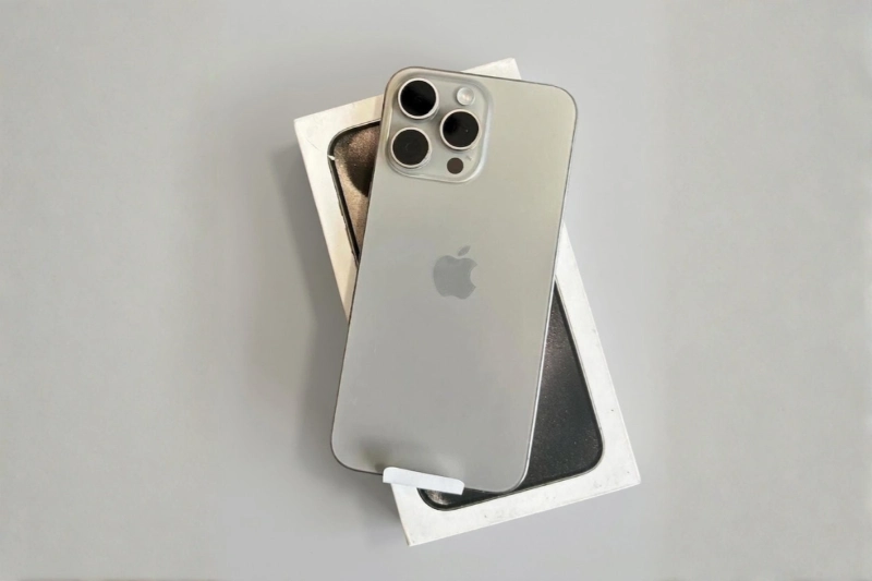 Giá iPhone 15 Pro Max 1TB cũ phụ thuộc rất nhiều vào ngoại hình và tình trạng pin