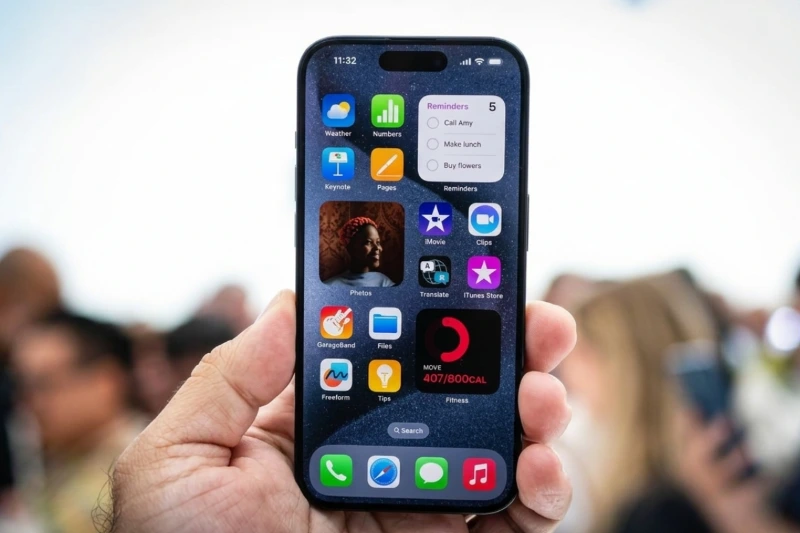 kiểm tra khung viền iphone 15 plus trước khi mua