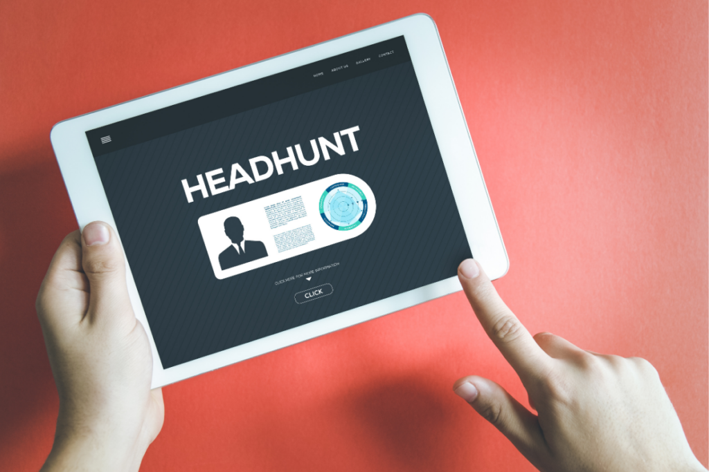 Đừng ngần ngại kết nối với các headhunter uy tín trong lĩnh vực của bạn
