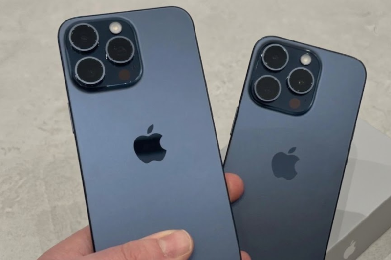 iPhone 15 Pro Max màu Titan xanh trầm mặc và huyền bí