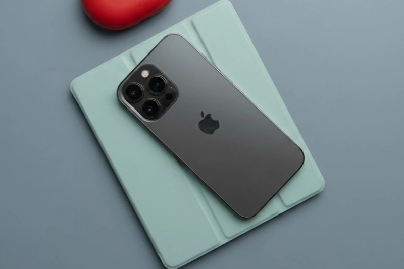 IPhone 13 Pro màu Đen Graphite hợp mệnh Thủy và mệnh Mộc