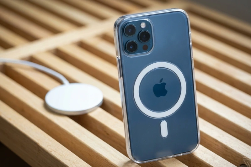 Sử dụng MagSafe để sạc và kết nối phụ kiện