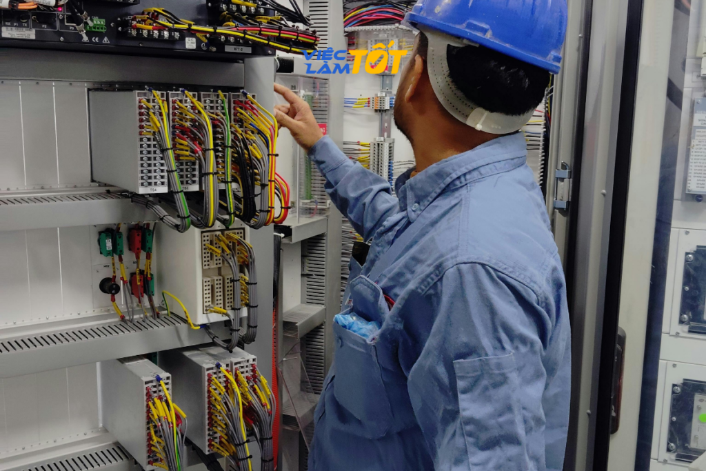 Khả năng đọc bản vẽ và tư duy logic giúp thợ điện xử lý công việc chính xác