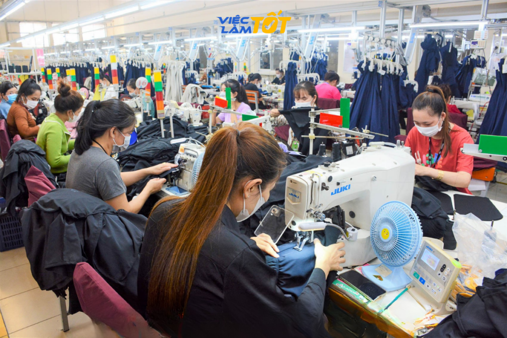 Công nhân làm việc tại nhà máy KCN An Nghiệp