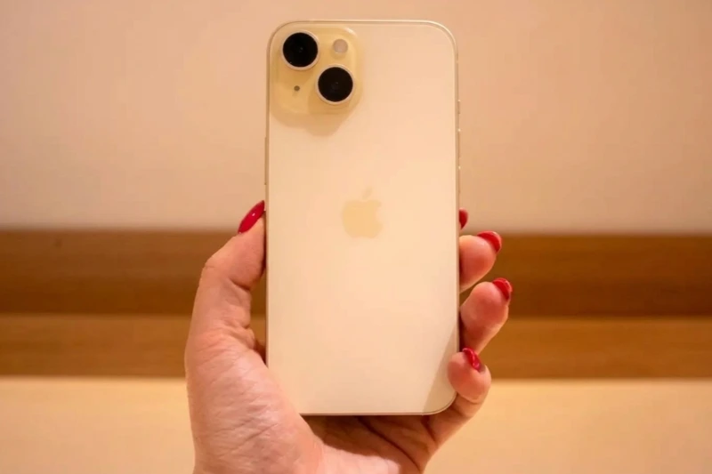 iPhone 15 màu Vàng tươi mới cuốn hút