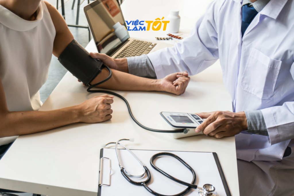 Ngành y tế là gì? Đây là lĩnh vực trụ cột đảm bảo sức khỏe và chất lượng sống cho cộng đồng
