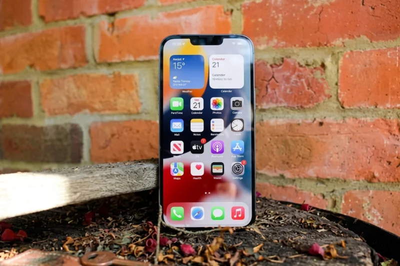 Trải nghiệm thị giác trên không gian hiển thị rộng lớn 6.7 inch của iPhone 13 Pro Max