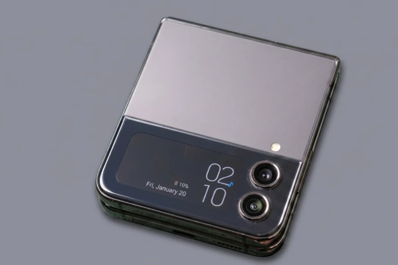 Samsung Galaxy Z Flip 5: Quay TikTok linh hoạt, tự đứng không cần tripod
