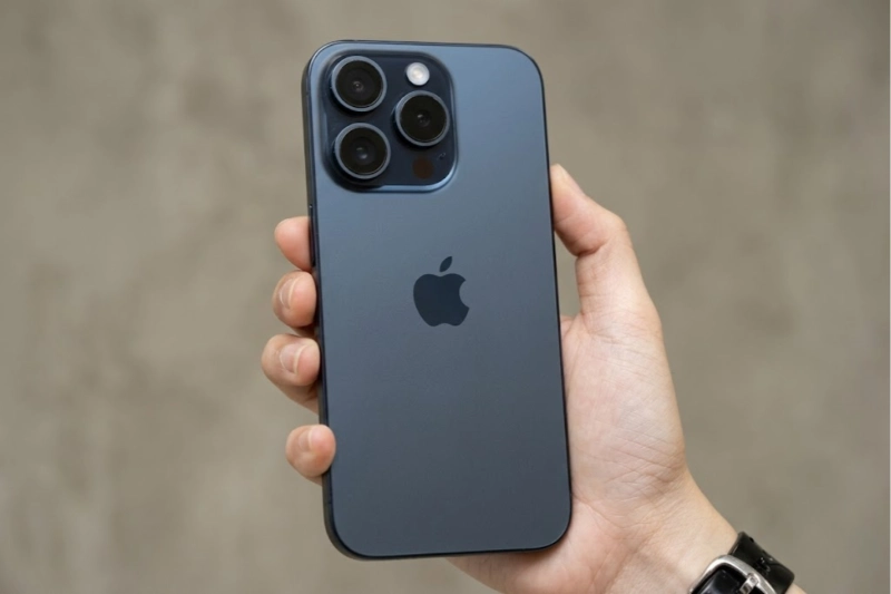 iPhone 15 Pro màu Titan Xanh