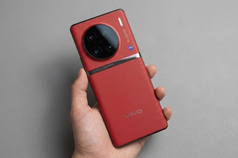 Vivo X100 sở hữu ống kính Zeiss danh tiếng cùng cảm biến chính kích thước lớn