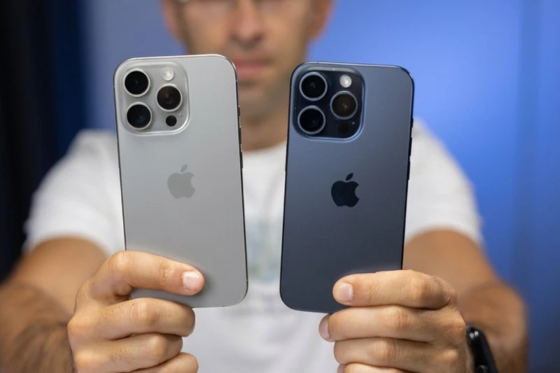 iPhone 16 Pro thiết kế gọn hơn, viền màn hình mỏng và bổ sung nút Camera Control mới so với iPhone 15 Pro Max
