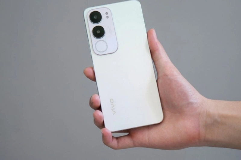 Vivo Y19s tập trung vào trải nghiệm hiển thị với màn hình tràn viền và công nghệ lọc ánh sáng xanh
