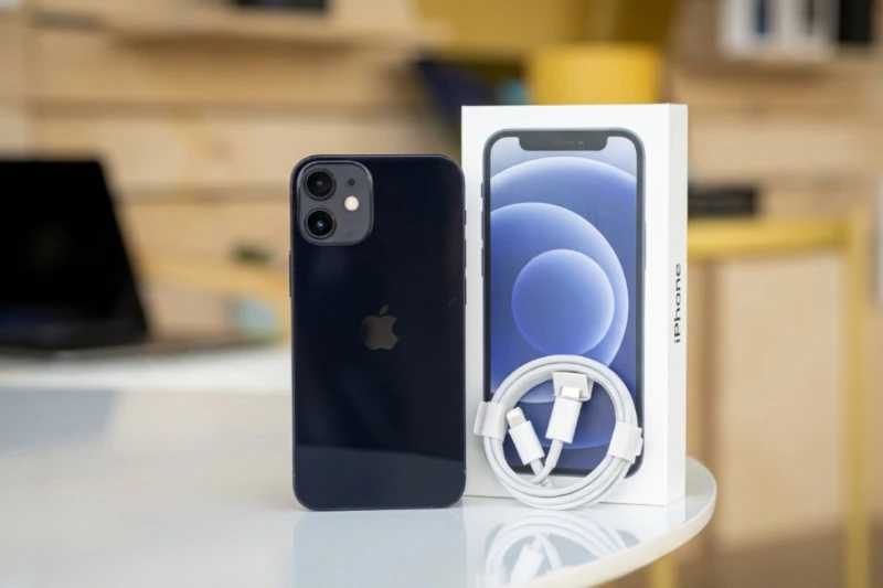 iPhone cũ tiết kiệm chi phí, giá linh hoạt theo độ mới và pin