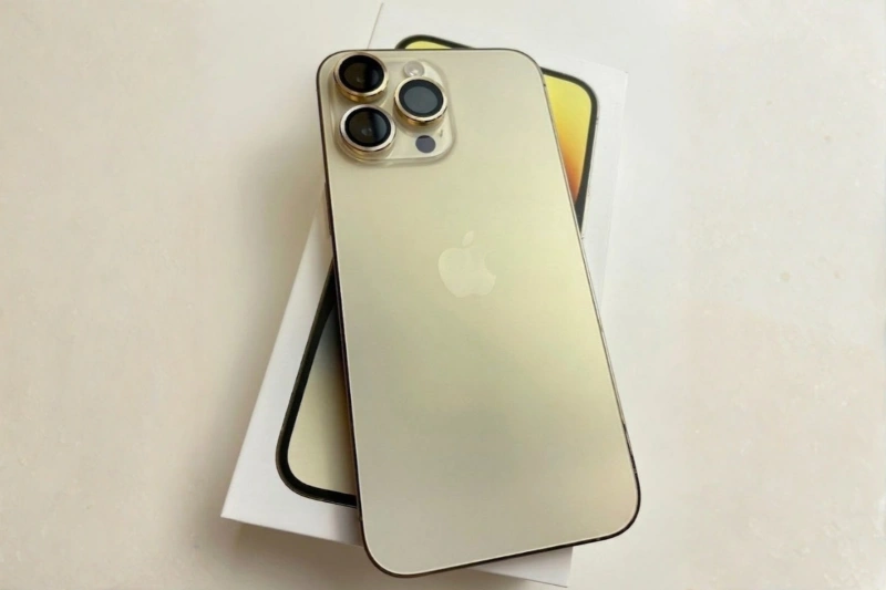 iPhone 14 màu Vàng mang lại một làn gió mới cho bộ sưu tập của Apple với sắc vàng pastel