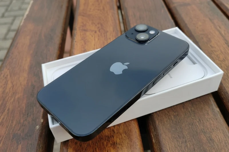 iPhone 14 màu Đen hợp mệnh Thủy và mệnh Mộc