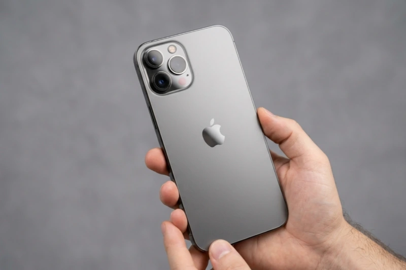Màu Xám than chì mang vẻ nam tính, lịch lãm và sạch sẽ hơn Space Gray truyền thống.