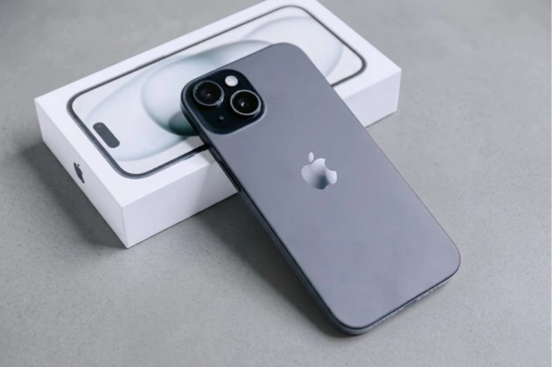 iPhone 15 Plus màu Đen phù hợp với người mệnh Thủy và mệnh Mộc