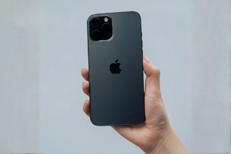 iPhone 12 Pro là chiếc điện thoại sang chảnh với mức giá "mềm"