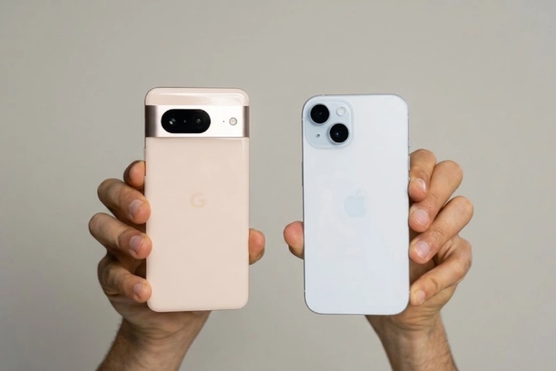 Thiết kế khác biệt giữa iPhone 15 Plus và Google Pixel 8 Pro