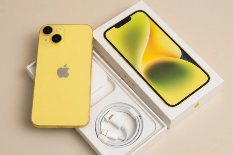 iPhone 14 Plus với tông màu vàng pastel nhẹ nhàng ở mặt sau