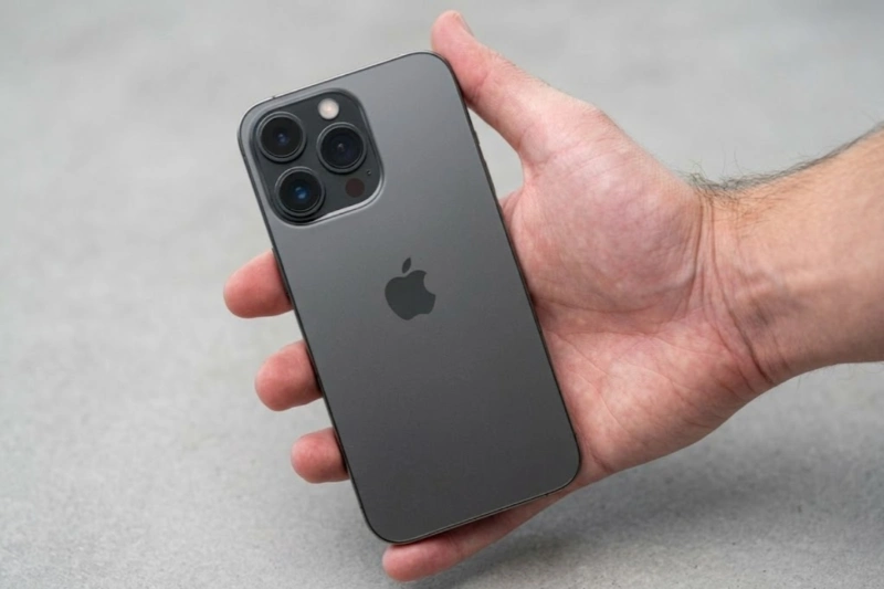 Những ai theo đuổi trường phái tối giản sẽ yêu thích sắc Đen này ở iPhone 13 Pro