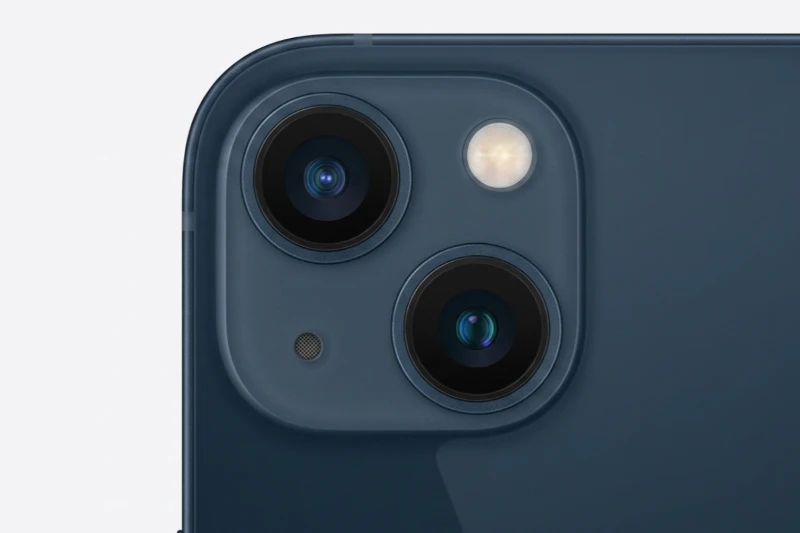 Camera kép đặt chéo, ảnh đẹp, sắc nét, cân bằng sáng tốt.