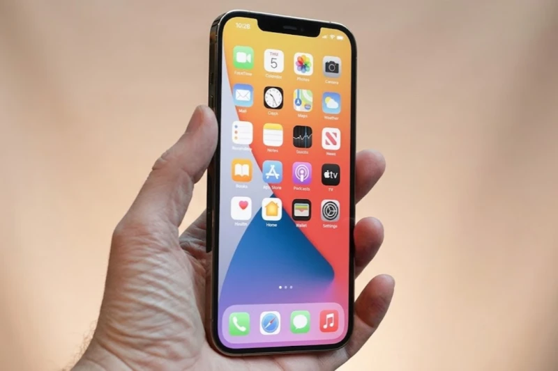 iPhone 12 sử dụng công nghệ Super Retina XDR, mang lại mật độ điểm ảnh lên đến 460 ppi