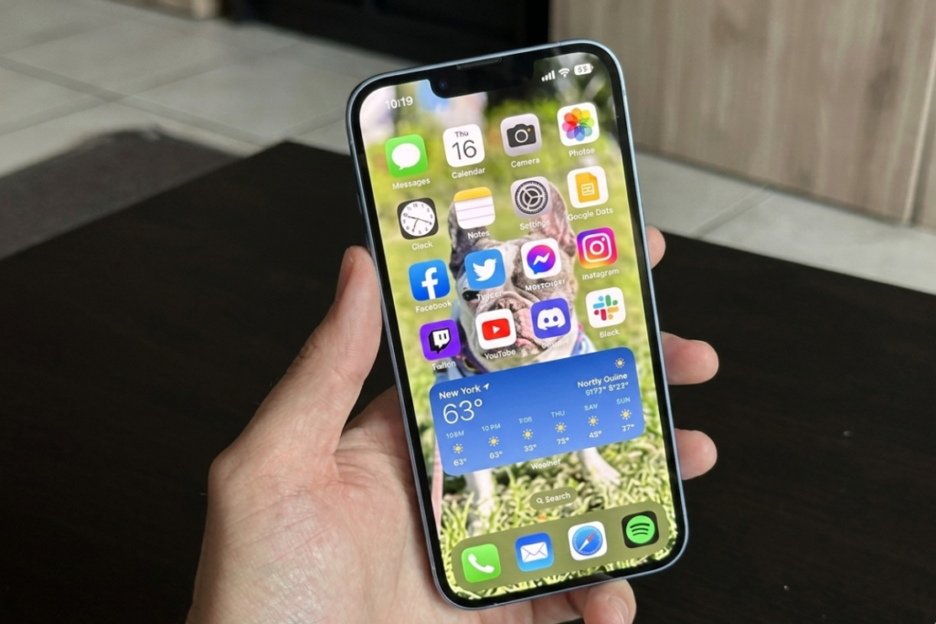 iPhone 14 – Màn hình Super Retina XDR sắc nét, hiển thị ấn tượng