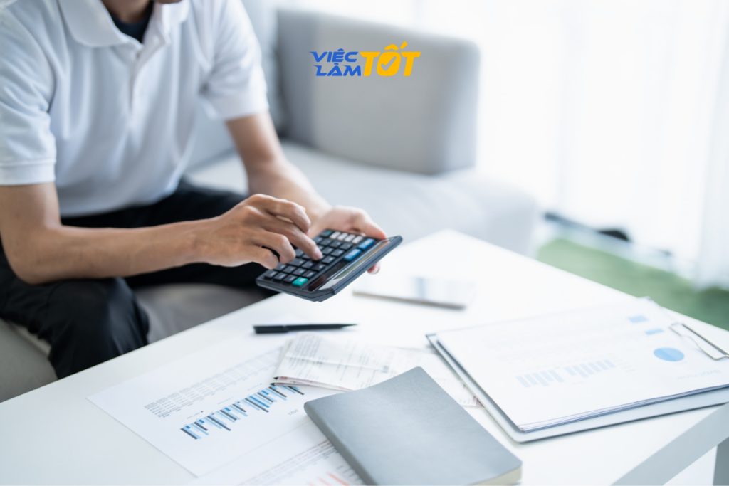 Cho ứng viên thử đóng vai nhân viên bán hàng để đánh giá phản xạ thực tế và sự khéo léo