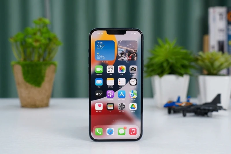 Trải nghiệm hiển thị trên iPhone 13 vẫn thuộc hàng xuất sắc