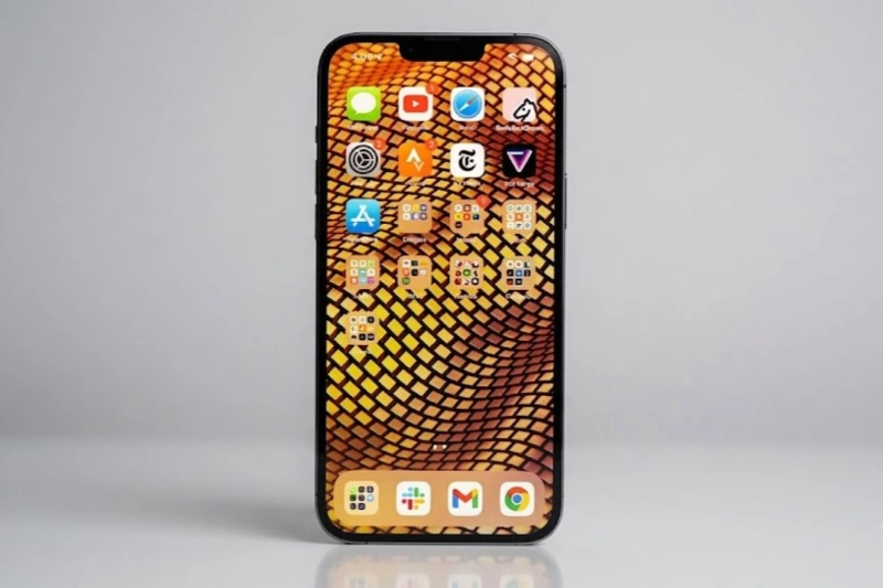 Trải nghiệm thị giác trên không gian hiển thị rộng lớn 6.7 inch của iPhone 13 Pro Max