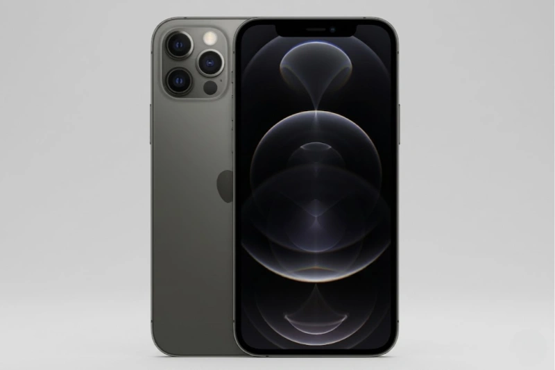 Sắc Graphite trên iPhone 12 Pro có chiều sâu hơn, mang lại cảm giác mạnh mẽ nhưng không kém phần tinh tế.