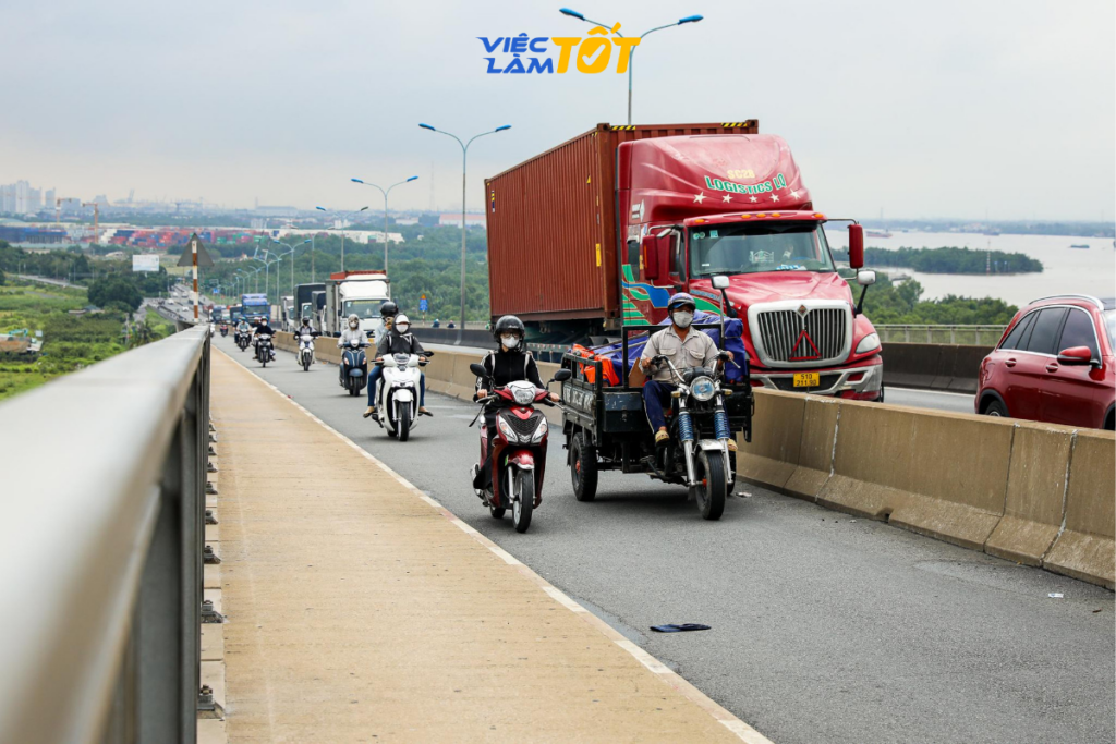 kẹt xe khu chế xuất Tân Thuận quận 7 giờ cao điểm