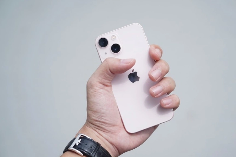 Khi ra mắt ở thị trường Việt Nam, iPhone 13 mini 256GB sở hữu mức giá tương đối đắt đỏ là 24.990.000đ
