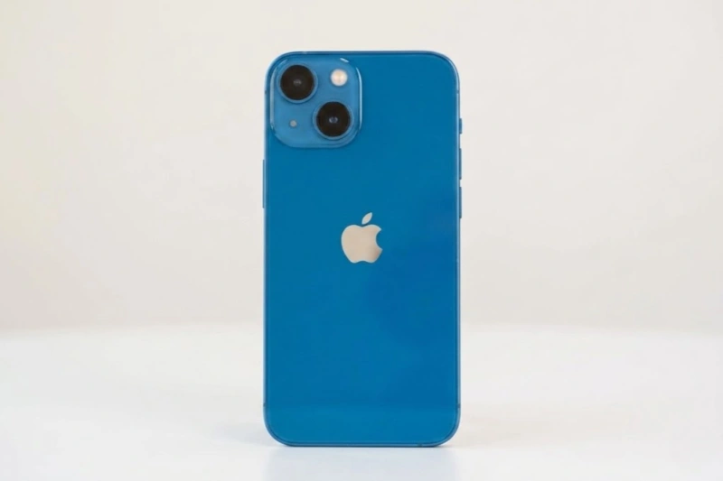 iPhone 13 mini màu Xanh Dương thích hợp cho người mệnh Thủy và mệnh Mộc