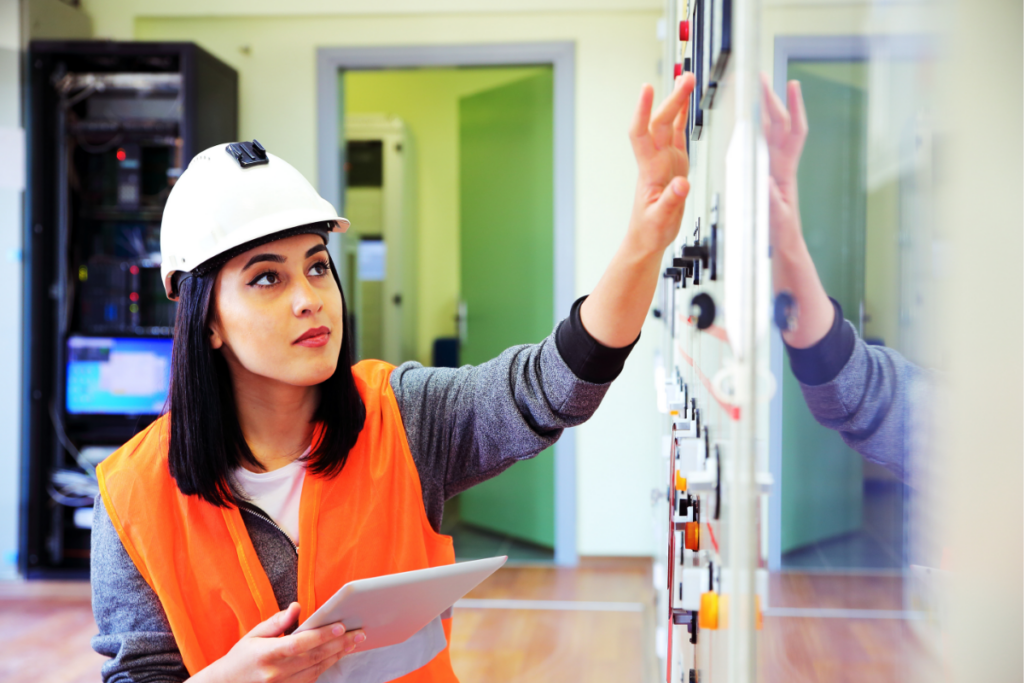 Thợ điện là gì? Nghề thợ điện đóng vai trò thiết yếu trong mọi lĩnh vực của đời sống hiện đại