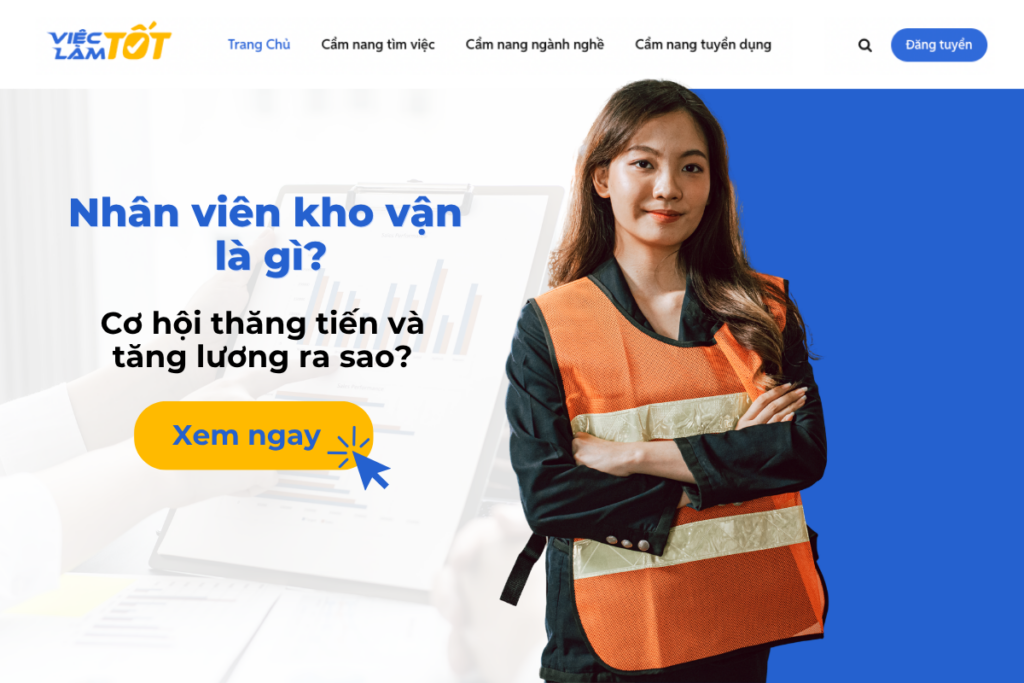 Hình ảnh nhân viên kho vận đang kiểm kê hàng hóa bằng máy quét mã vạch