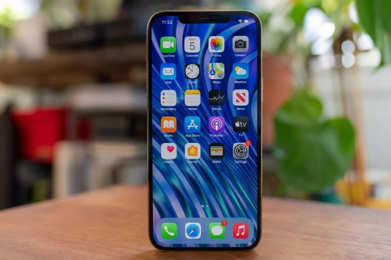 Trải nghiệm thị giác trên màn hình 6.7 inch của iPhone 12 Pro Max vẫn thuộc hàng xuất sắc nhờ tấm nền Super Retina XDR OLED.
