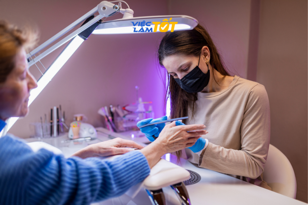 Salon chuyên nghiệp là nơi giúp thợ nail phát triển tay nghề nhanh nhất