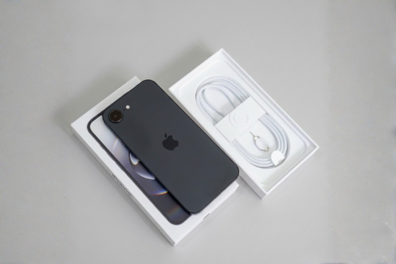 iPhone cũ tiết kiệm chi phí, giá linh hoạt theo độ mới và pin