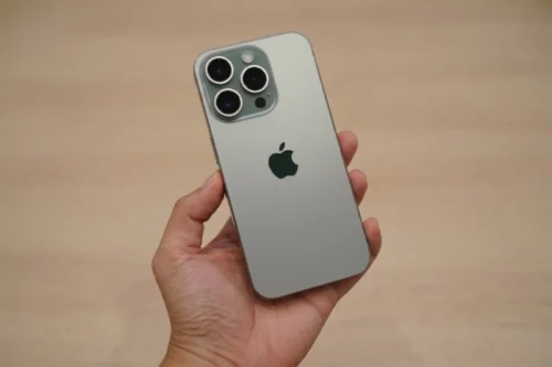 iPhone 15 Pro Max màu Titan tự nhiên cực lạ mắt
