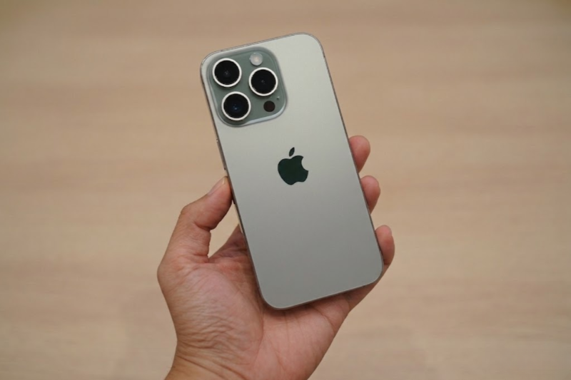 iPhone 15 Pro Max màu Titan tự nhiên cực lạ mắt