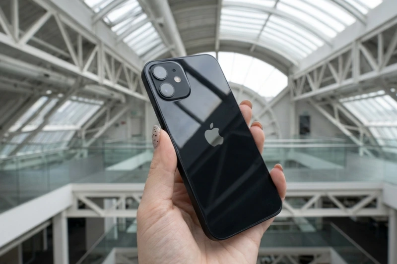 iPhone 12 mini màu Đen hợp mệnh gì?