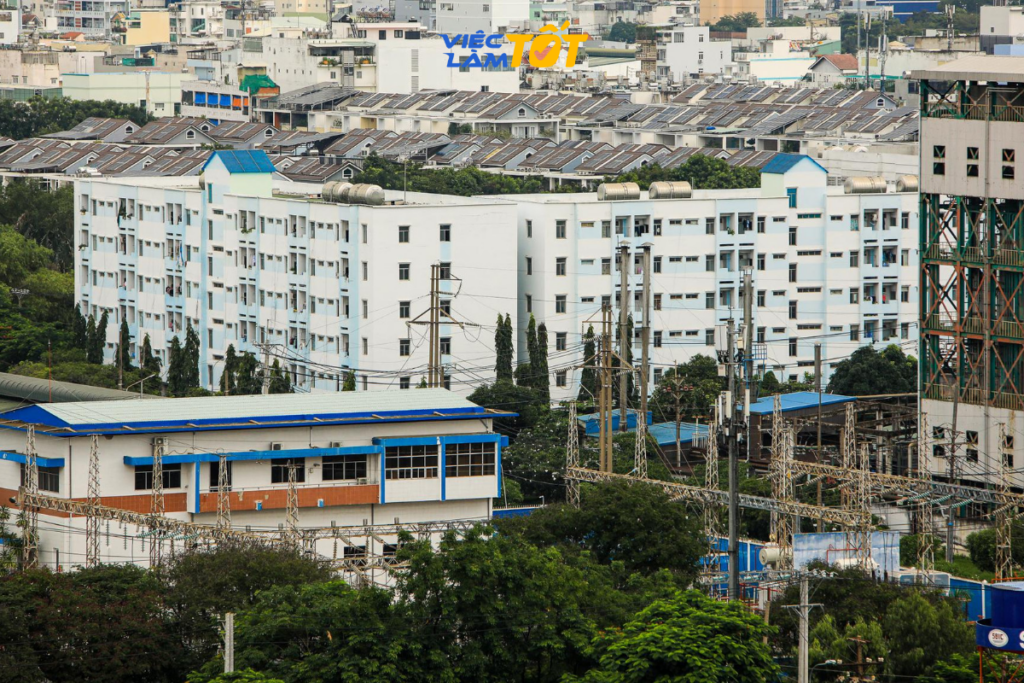 Công nhân làm việc tại nhà máy FDI trong khu chế xuất Tân Thuận Quận 7